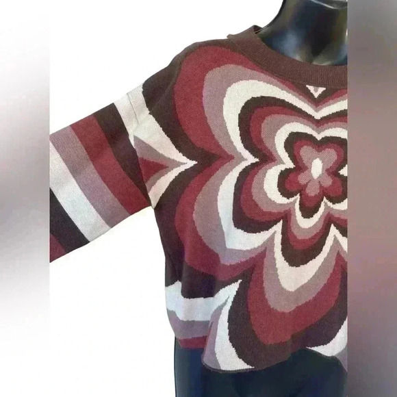 BaeVely women’s Brown Knit Top Long Sleeve Round
Neck Floral sz M used no flaws - Picture 4 of 8